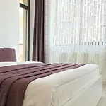 Deluxe Nicolle Solid מאמאיה