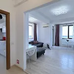 Deluxe Nicolle Solid מאמאיה