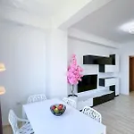 דירה Deluxe Nicolle Solid