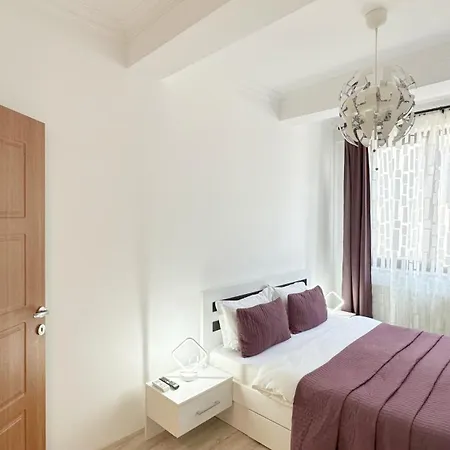 Deluxe Nicolle Solid *