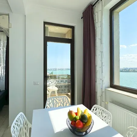 Deluxe Nicolle Solid Lejlighed Mamaia