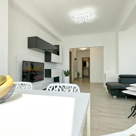 Deluxe Nicolle Solid *