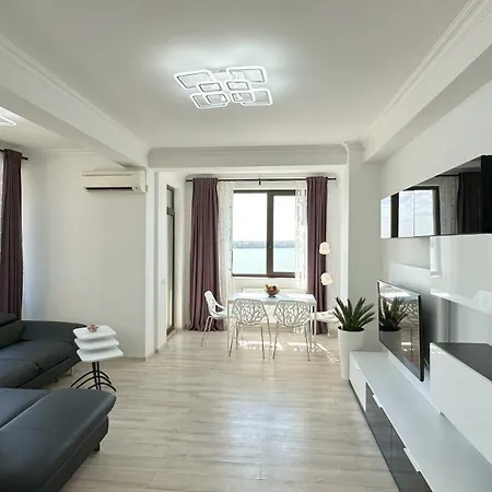 Deluxe Nicolle Solid *