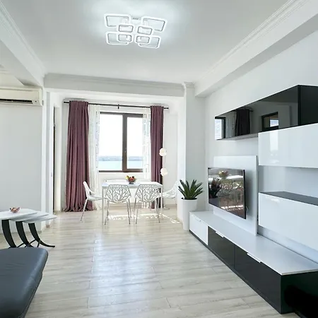 Deluxe Nicolle Solid *