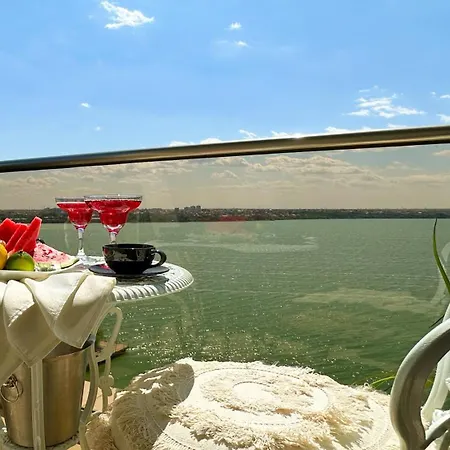 Deluxe Nicolle Solid * Mamaia