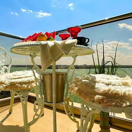 Deluxe Nicolle Solid *