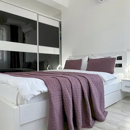 Deluxe Nicolle Solid * Mamaia