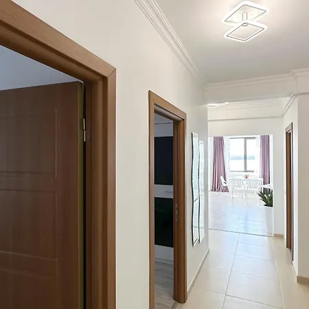 Deluxe Nicolle Solid Mamaia