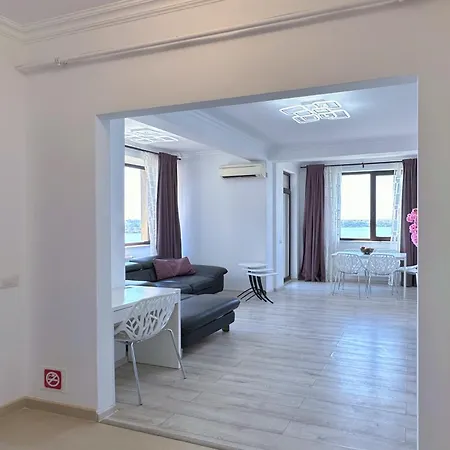 Deluxe Nicolle Solid Lejlighed *