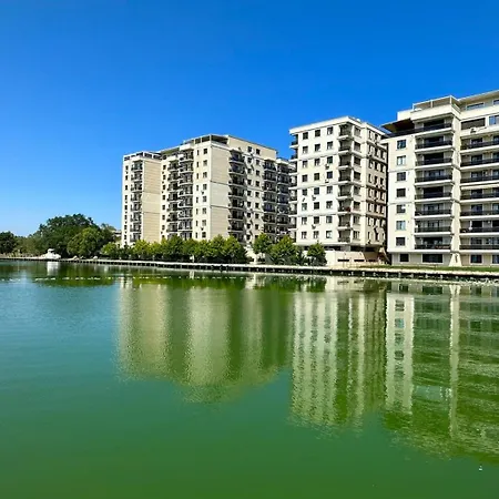 Deluxe Nicolle Solid Apartment Mamaia