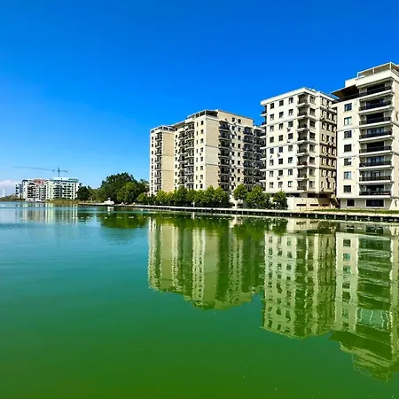 Deluxe Nicolle Solid Apartment Mamaia
