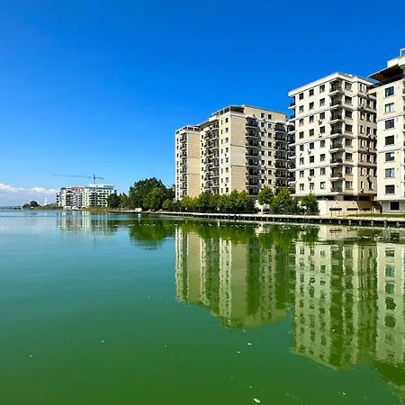 Deluxe Nicolle Solid Apartment Mamaia