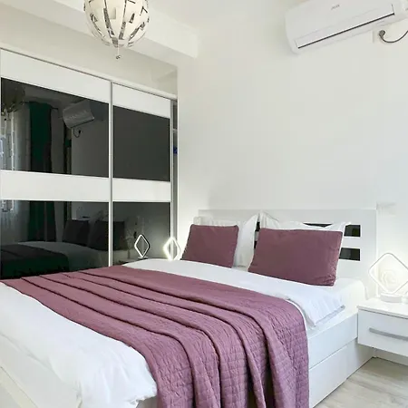Deluxe Nicolle Solid Mamaia