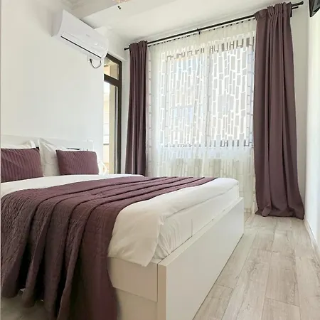 Deluxe Nicolle Solid Apartment
