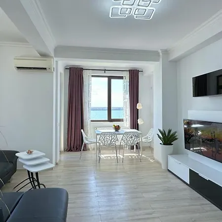 דירה Deluxe Nicolle Solid מאמאיה