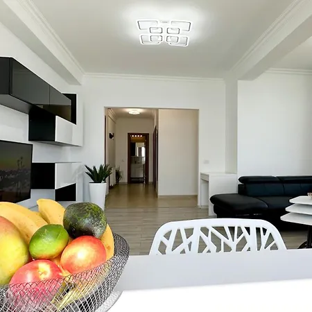 Deluxe Nicolle Solid Apartment