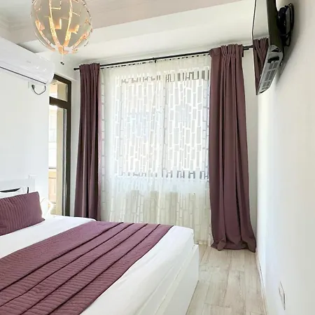 Deluxe Nicolle Solid Apartman *