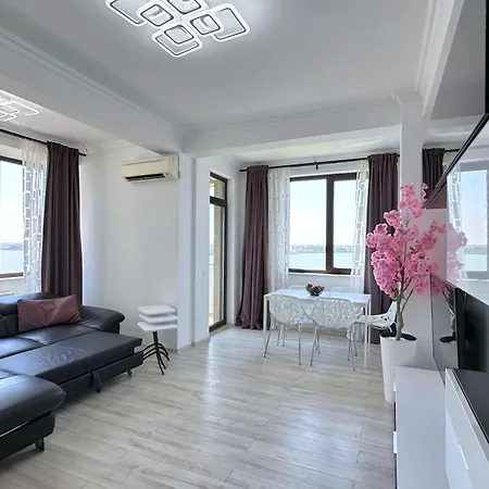 Deluxe Nicolle Solid Апартаменты