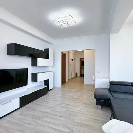 Deluxe Nicolle Solid מאמאיה