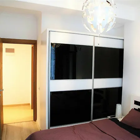 Deluxe Nicolle Solid