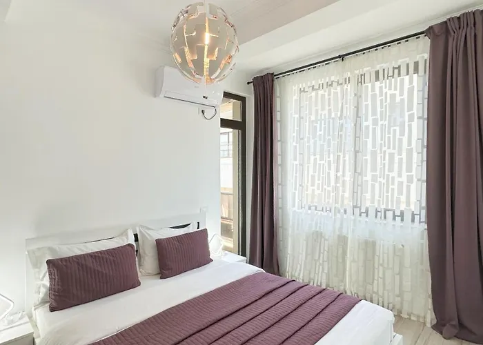 Deluxe Nicolle Solid * Mamaia