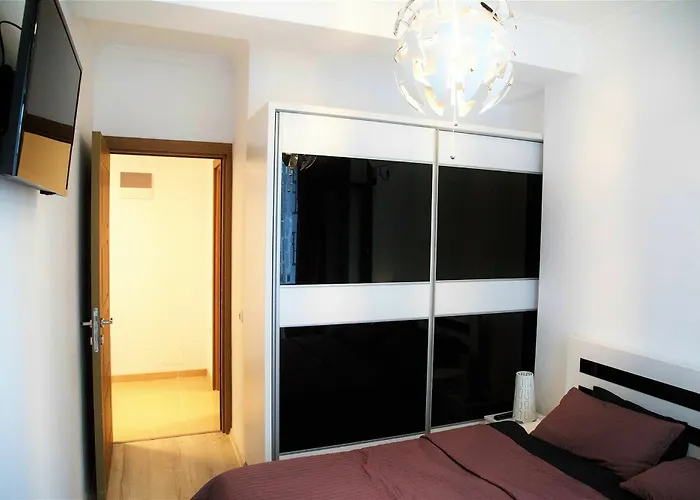 Deluxe Nicolle Solid